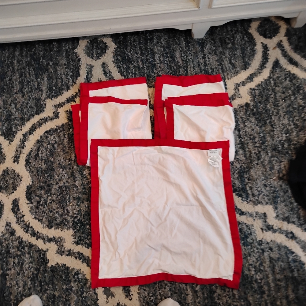 Set of 4 Williams Sonoma 20x20in. 100% cotton napkins white with red trim 1 free